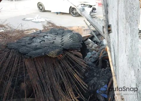 2016 Cadillac Escalade Premium Collection z USA, uszkodzony, nr VIN 1GYS4CKJ6GR116341